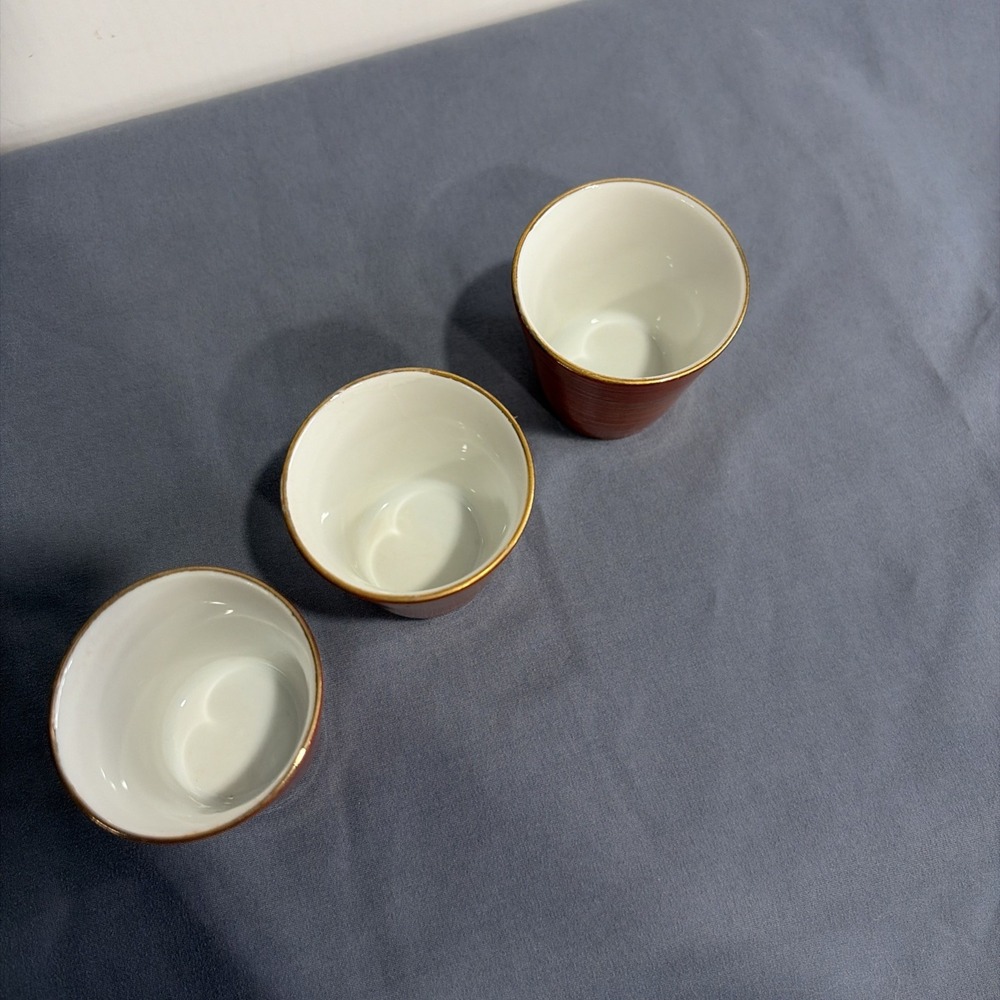 Vintage Japanese Ceramic Sake Set Red Gold Striped 4 Piece Tokkuri Ochoko MCM - Picture 10 of 16